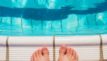 feet-at-pool-400px